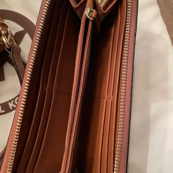 Michael Kors wallet and purse set - Picture 6 of 6